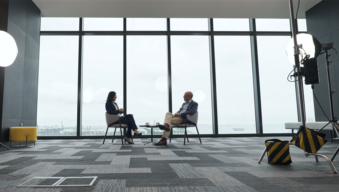 André speaks to Ho Ghim Siew.png